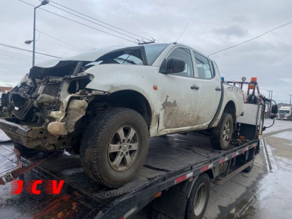 MITSUBISHI L 200 EN DESARME