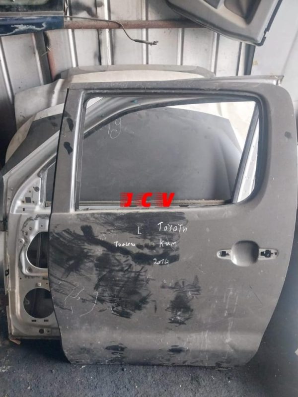 PUERTA TRASERA TOYOTA KUN