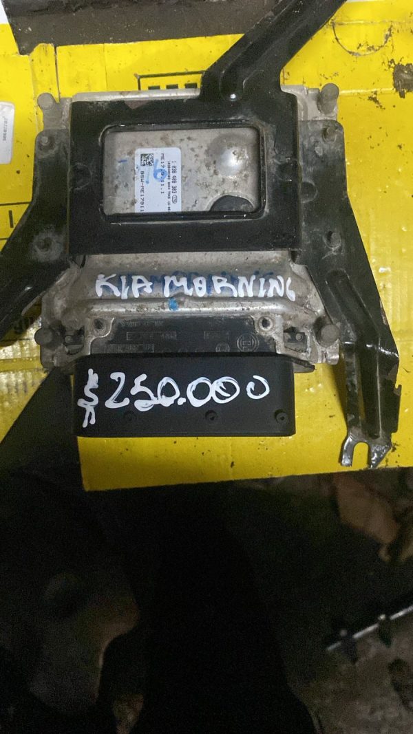 Desarmaduría JVC - Servicio de Grúa, Serviteca | Cajas de cambio, alternadores, parachoques, vidrios, asientos, ópticos, focos, capot, puertas.