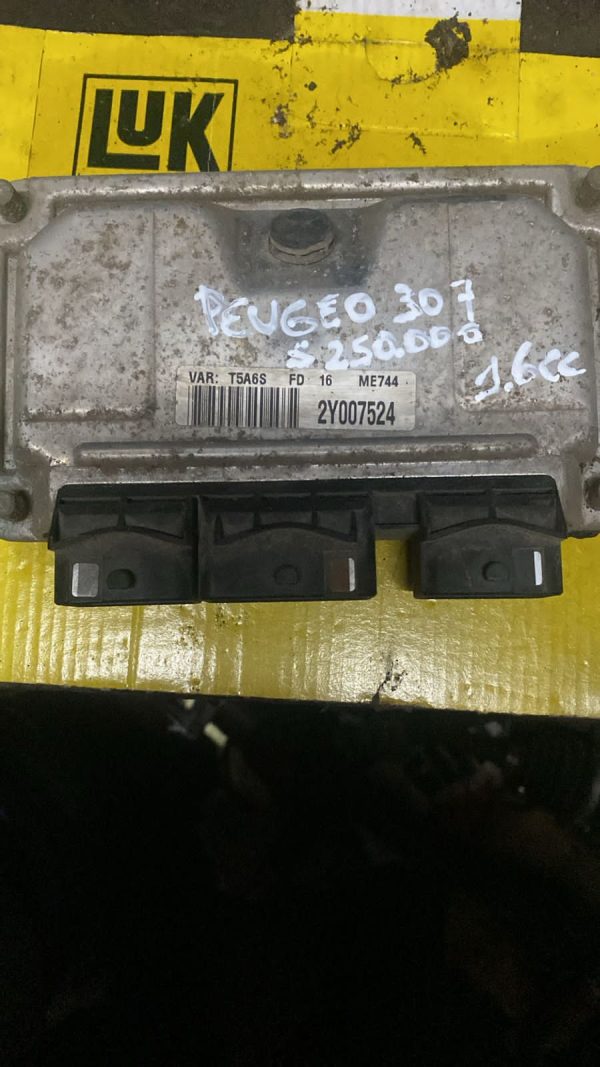Desarmaduría JVC - Servicio de Grúa, Serviteca | Cajas de cambio, alternadores, parachoques, vidrios, asientos, ópticos, focos, capot, puertas.